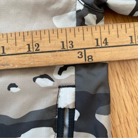 Northface WindWall WindBreaker Camo Hooded Jacket - Picture 10 of 10